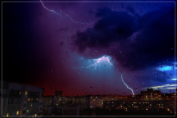 Гроза в окне