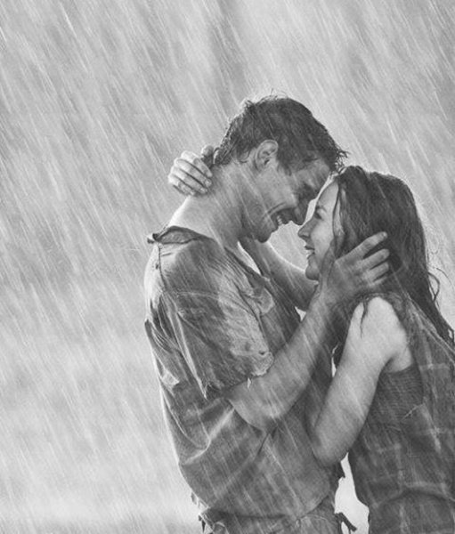 Пара под дождем