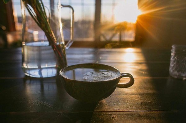 Чашка чая и дождь