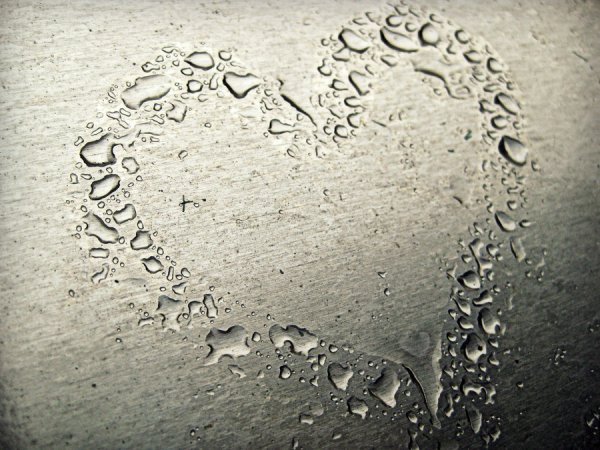 Под дождем из сердечек