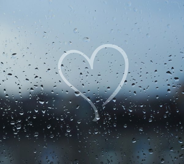 Сердечко на стекле