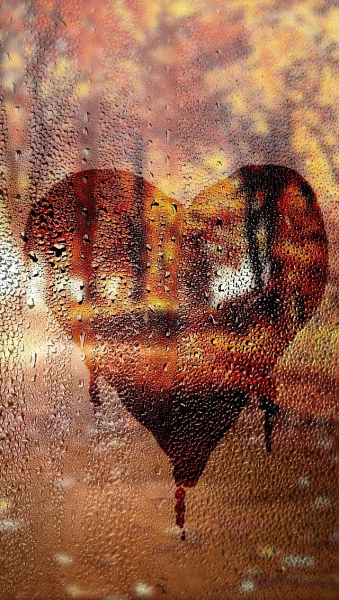 Сердечко на стекле