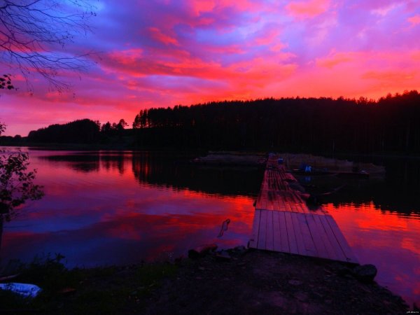 Красивый закат после дождя