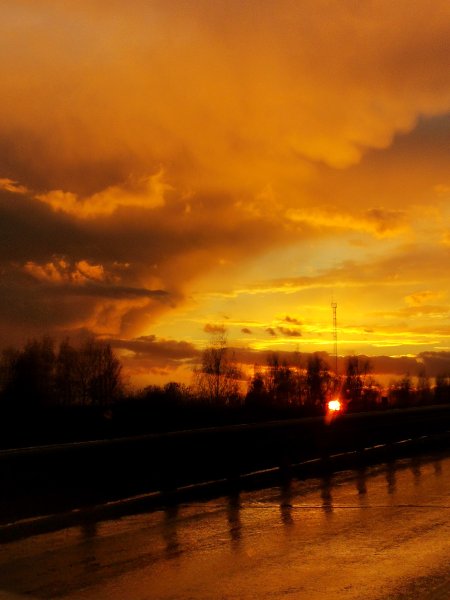 Дождливый закат над Луарой