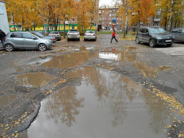 Грязная лужа