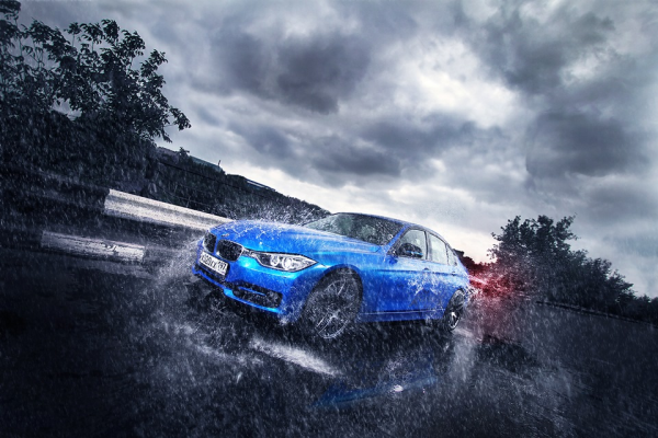 Машина под дождем