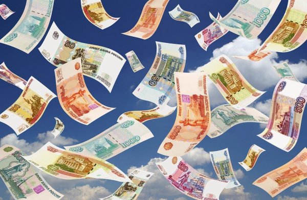 Денежный дождь из рублей