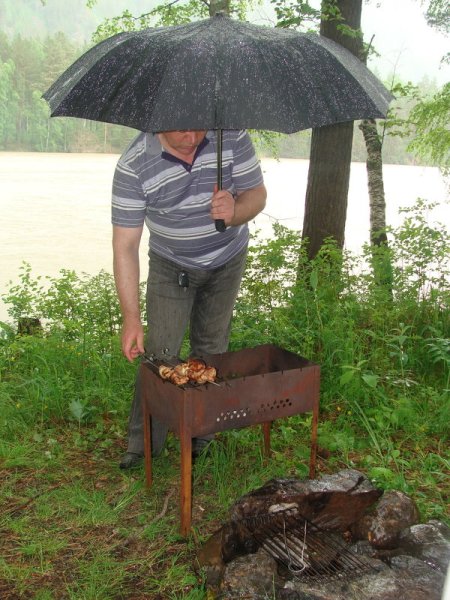 Шашлык под ливнем