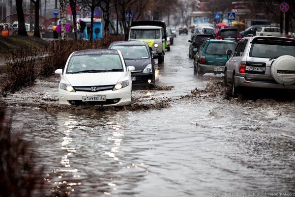 Лужа в городе