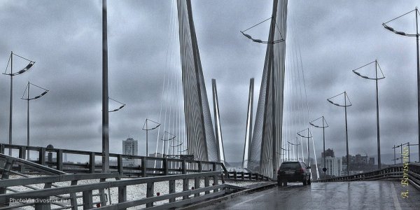 Мост в пасмурную погоду