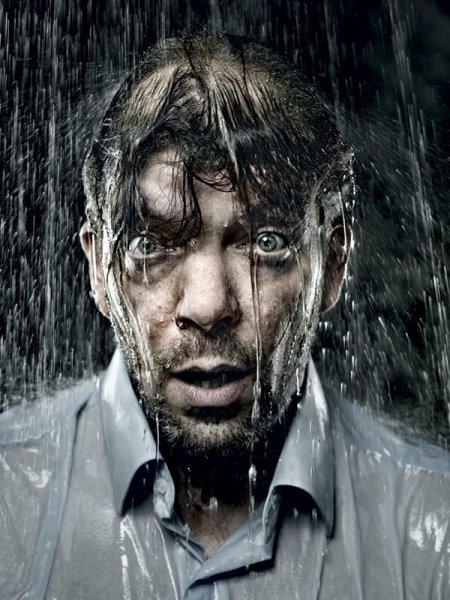 Человек под дождем