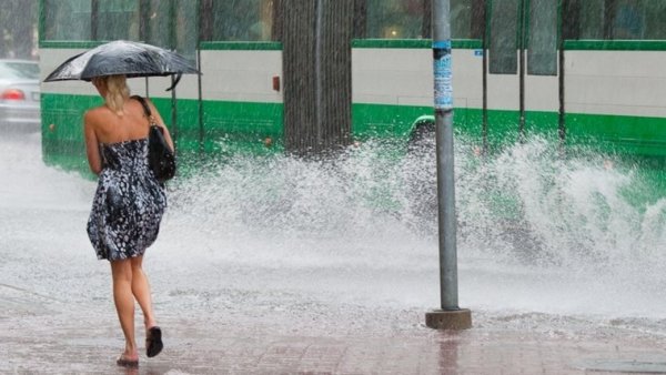 Ветер и дождь летом