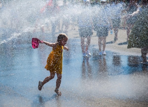 Жарко дождик