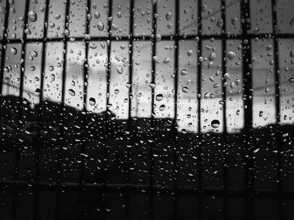 Дождь в окне