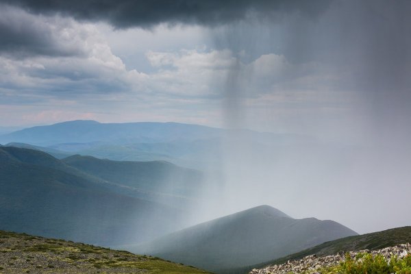Дождь в горах Кавказа