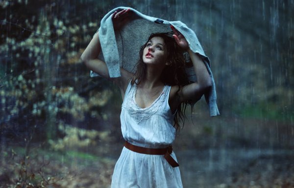 Девушка под дождем