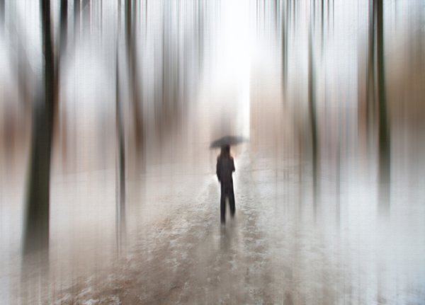 Размытый силуэт человека