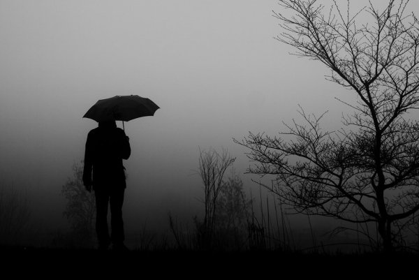 Силуэт одинокого человека