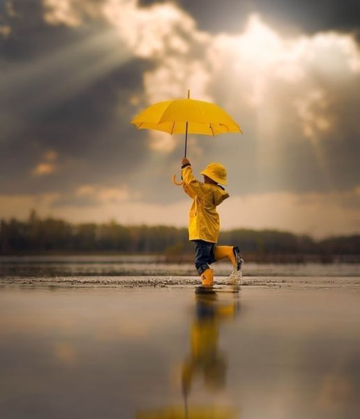 Ребенок с зонтом