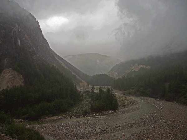 Дождь в горах Кавказа