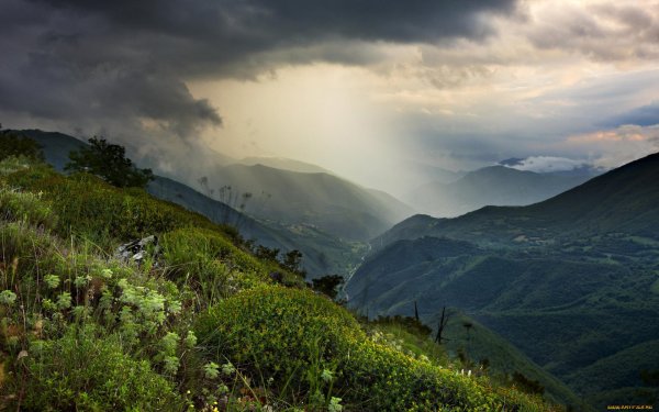 Горы перед грозой