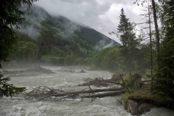 Ливень в горах