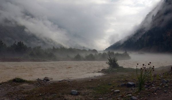 Осетия ливень горы
