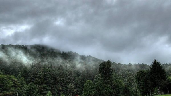 Горы под дождем