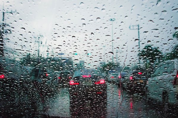 Дождь в лобовое стекло