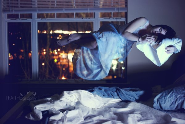 Кровать ночью