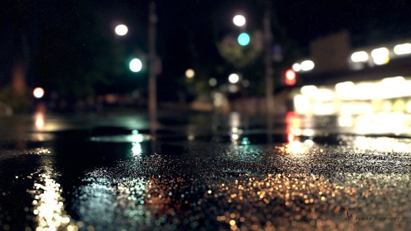 Мокрый асфальт ночью