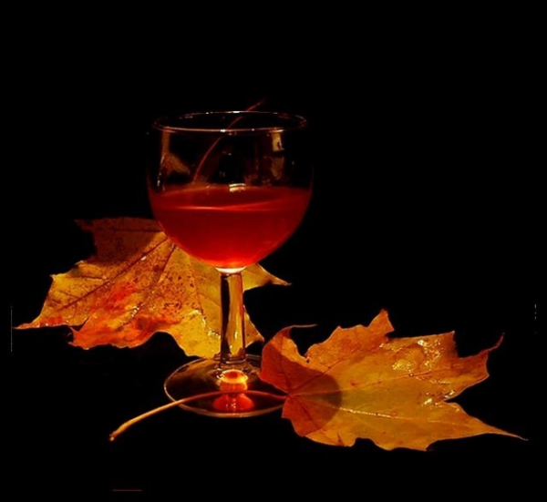 Вино бокал осенний