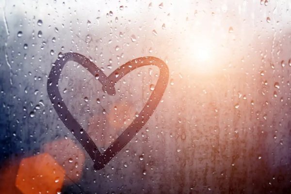 Сердечко на стекле