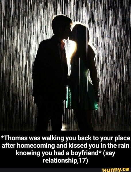 Пара влюбленных под дождем