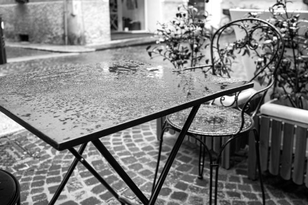 Ресторан под дождем