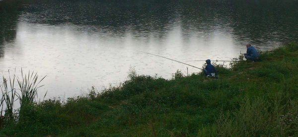 Дождь рыбалке не помеха