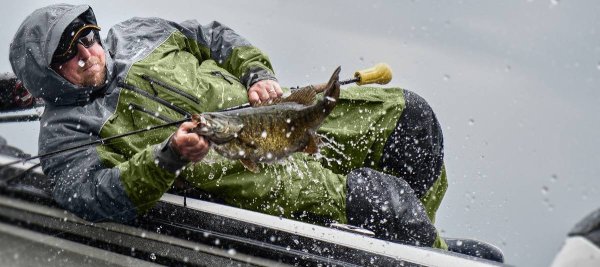 Рыбак в дождь