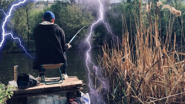 Рыбак и гроза