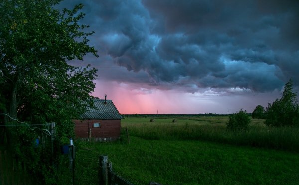 Затишье перед грозой в деревне