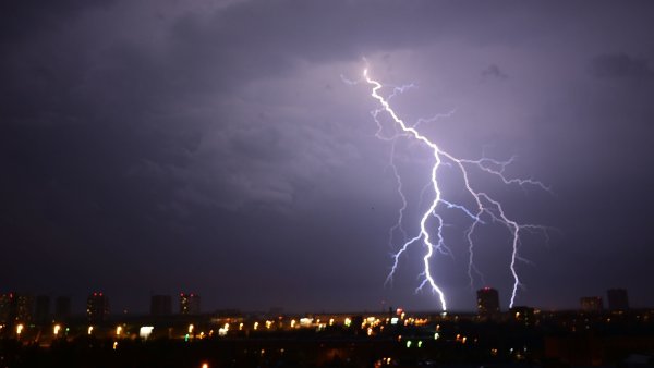 Сильный дождь с грозой