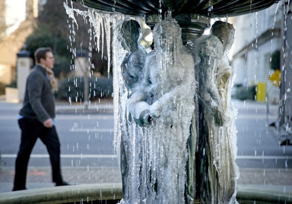 Заледеневший фонтан