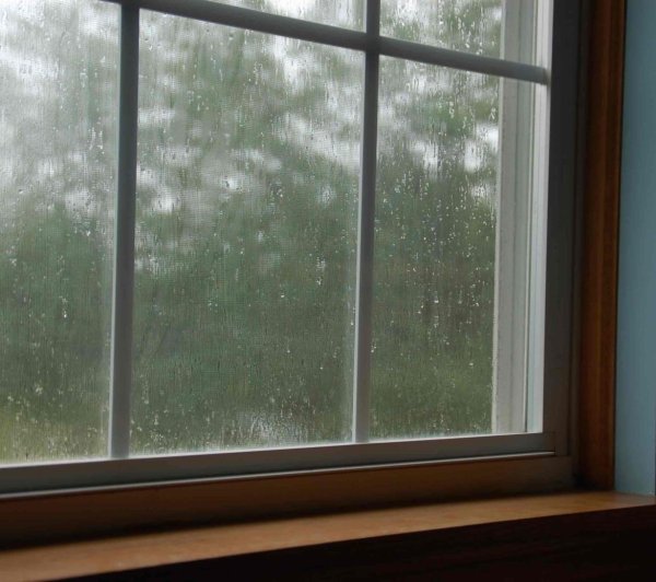 Дождь за окном подоконник