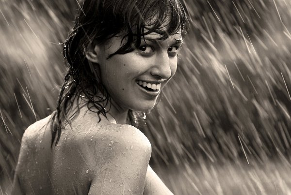 Девушка под дождем