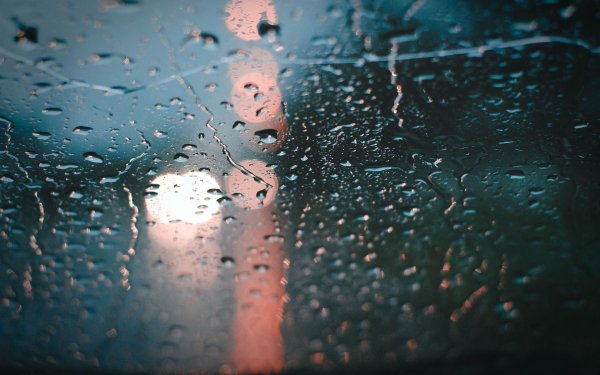 Капли дождя на стекле