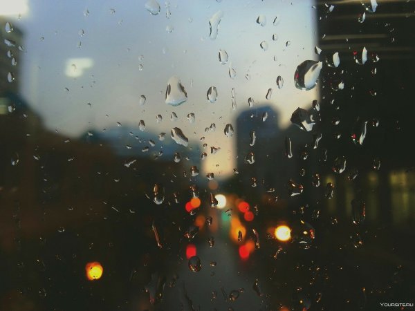 Дождь через окно