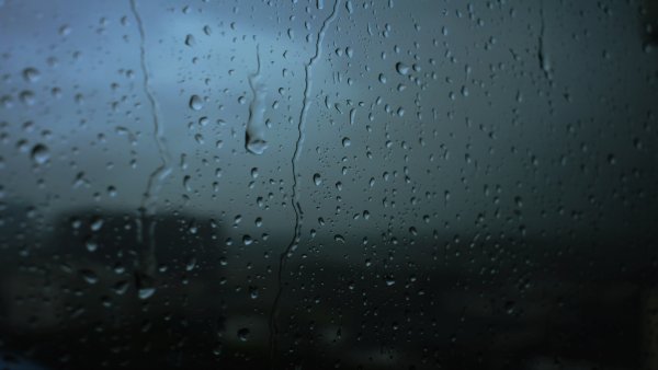 Фон дождь на стекле