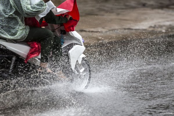 Мотоцикл дождь