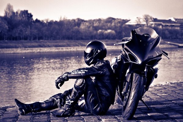 Парня на мотоцикле в шлеме (44 фото)