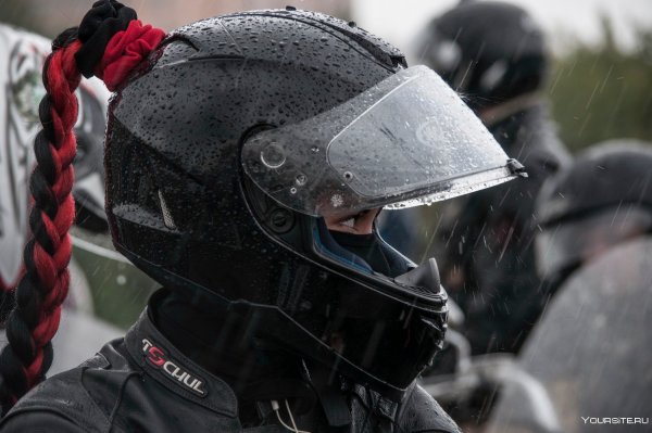 Мотоциклист в дождь