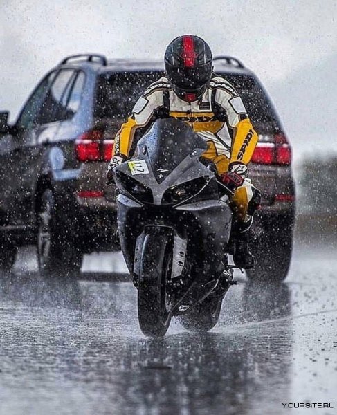 Спортбайки под дождём